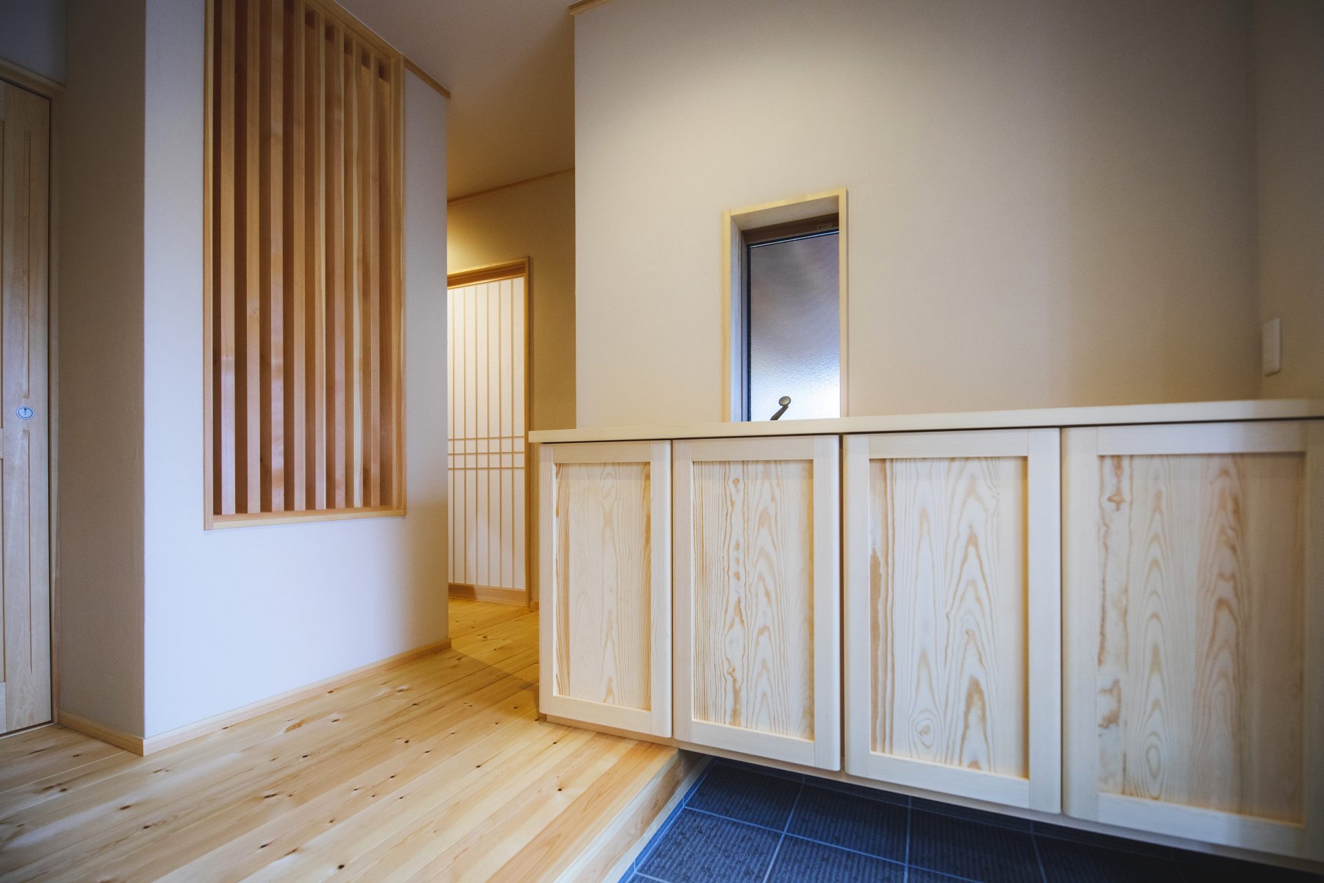 Căn nhà gỗ xây dựng theo lối kiến trúc Nhật Bản với 1 trệt 1 lửng đủ bình yên cho gia đình trẻ - Ảnh 8.