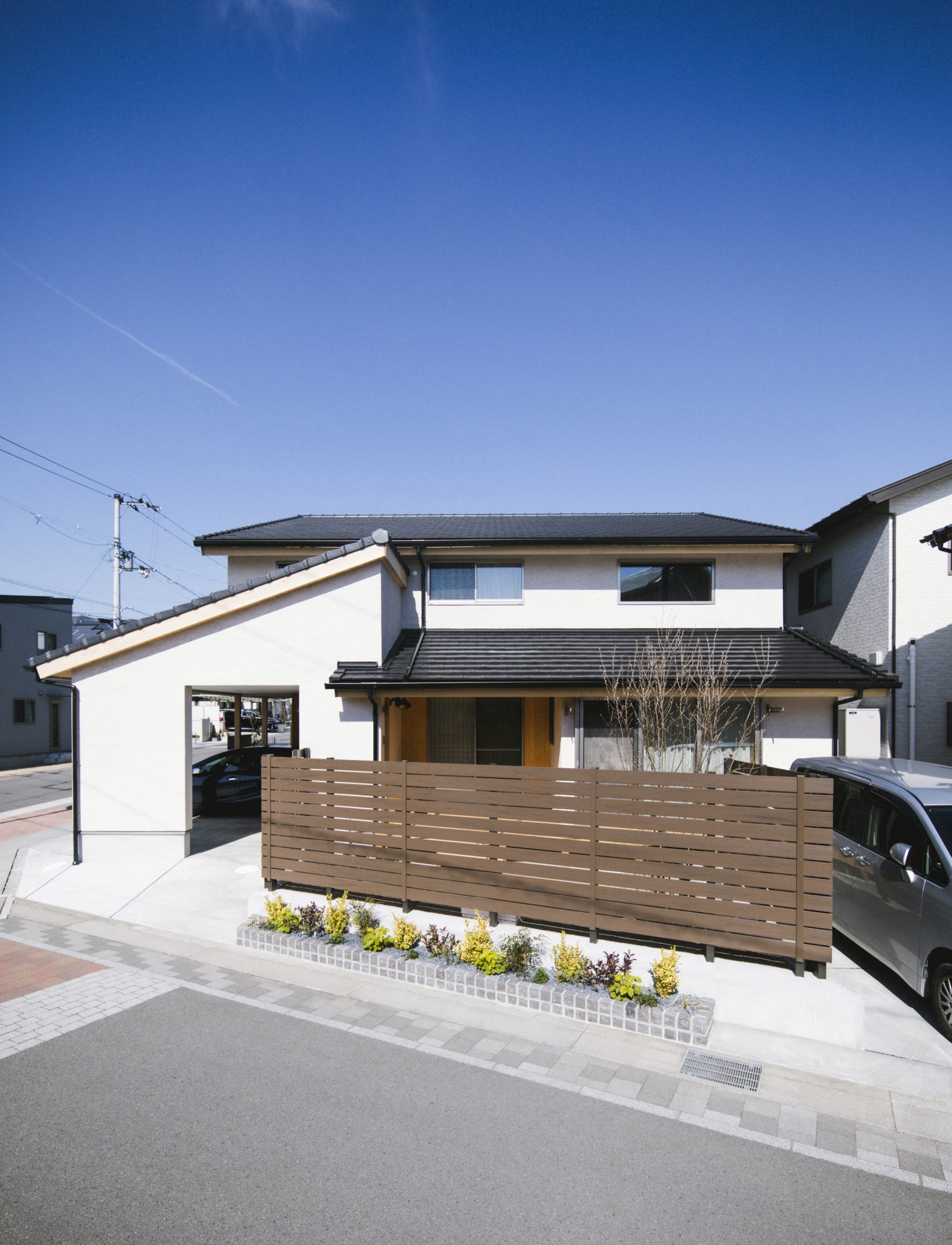 Căn nhà gỗ xây dựng theo lối kiến trúc Nhật Bản với 1 trệt 1 lửng đủ bình yên cho gia đình trẻ - Ảnh 3.