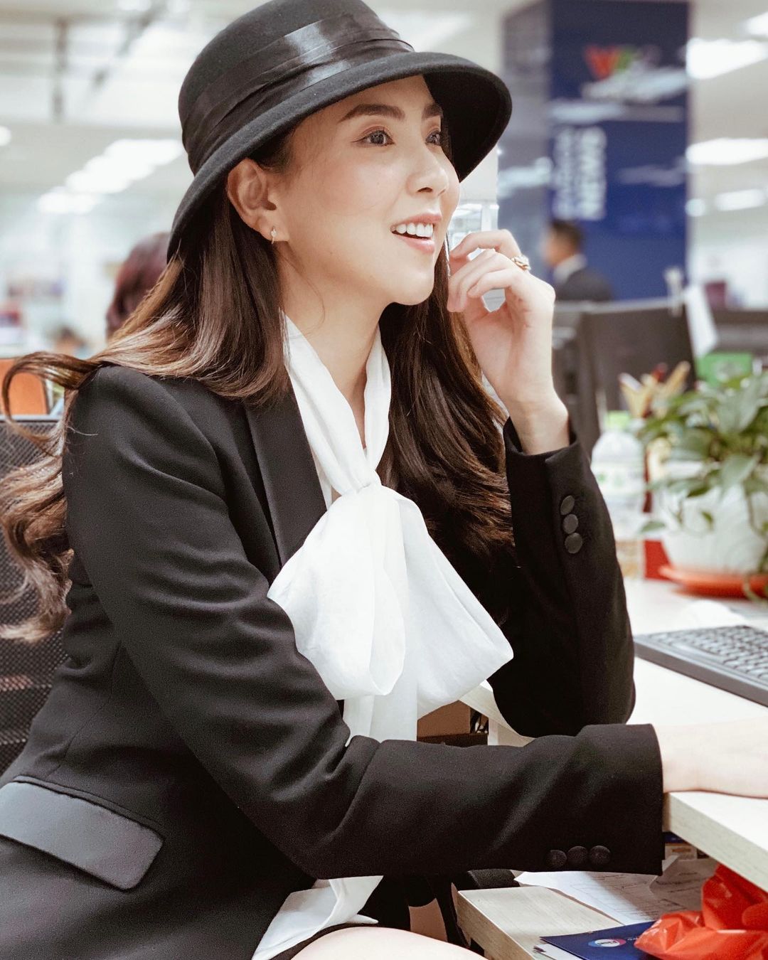 Học BTV Mai Ngọc 12 cách diện blazer chuẩn sang và thanh lịch nhưng không bị "dừ" chút nào - Ảnh 4. Học BTV Mai Ngọc 12 cách diện blazer chuẩn sang và thanh lịch nhưng không bị "dừ" chút nào - Ảnh 4.