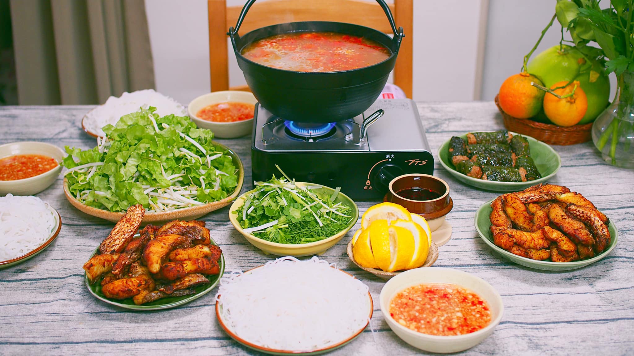 Mẹ Việt ở Nhật m&aacute;ch c&aacute;ch l&agrave;m b&uacute;n c&aacute; chấm "ngon nuốt lưỡi" - Ảnh 1.