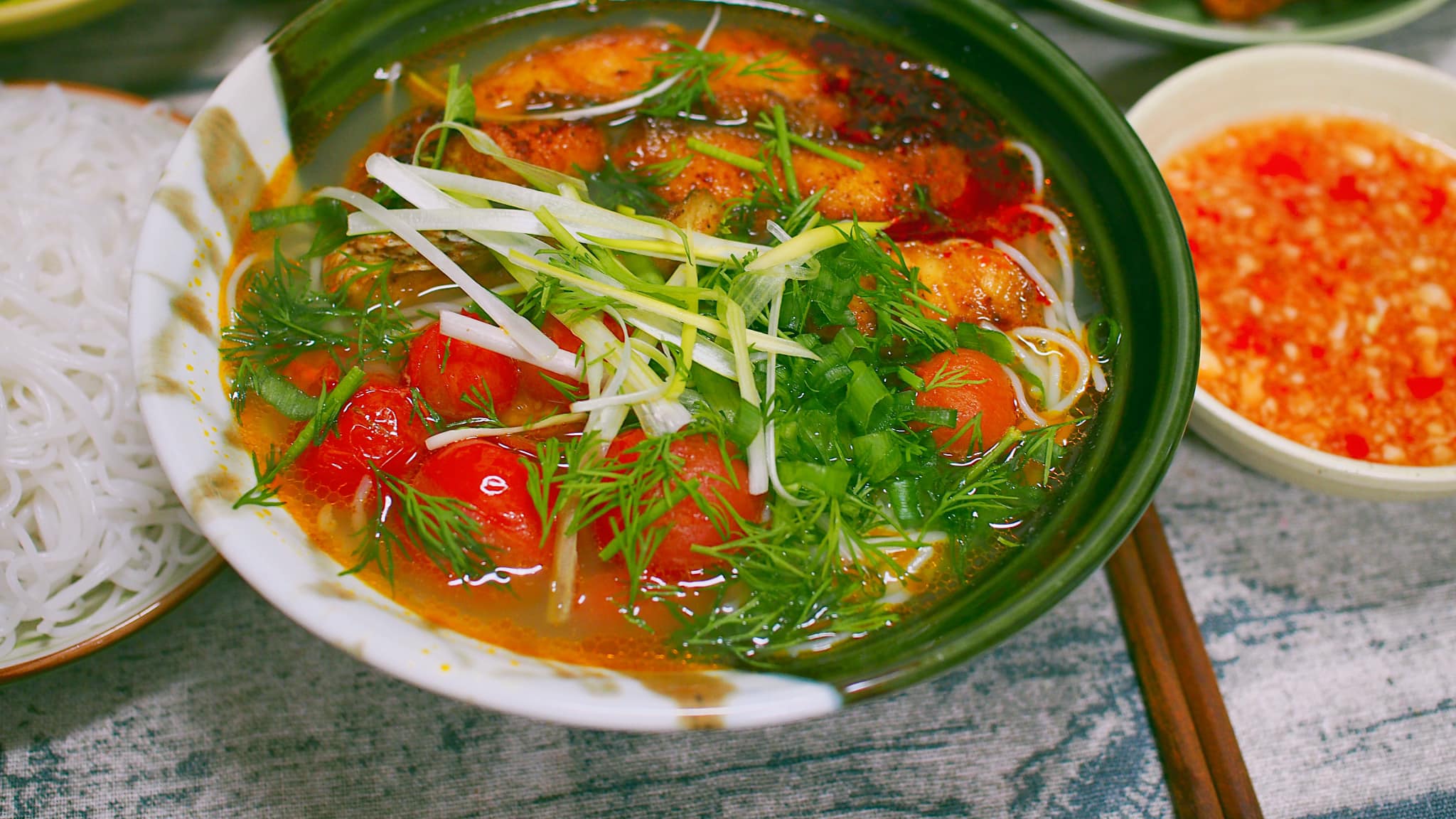 Mẹ Việt ở Nhật chia sẻ c&aacute;ch l&agrave;m b&uacute;n c&aacute; chấm ngon sạch hơn tiệm l&agrave; c&aacute;i chắc! - Ảnh 6.