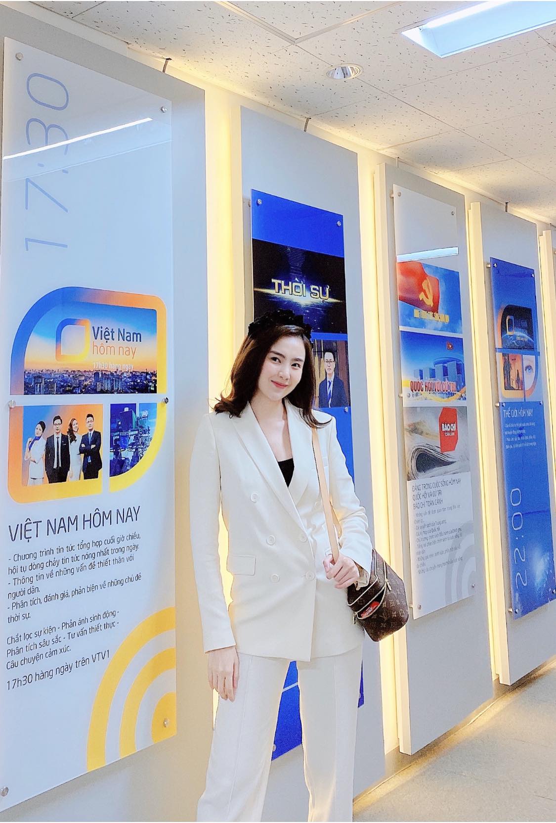 Học BTV Mai Ngọc 12 cách diện blazer chuẩn sang và thanh lịch nhưng không bị "dừ" chút nào - Ảnh 10. Học BTV Mai Ngọc 12 cách diện blazer chuẩn sang và thanh lịch nhưng không bị "dừ" chút nào - Ảnh 10.