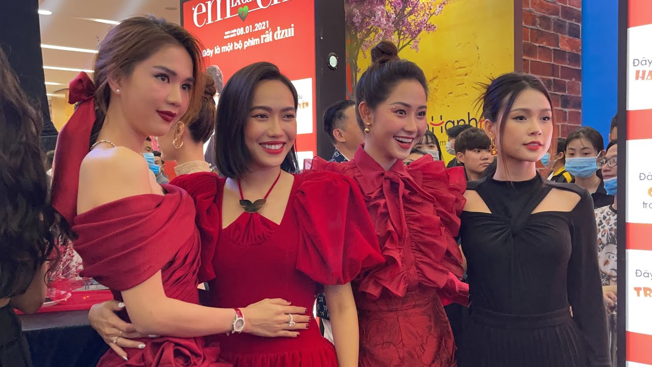 Sam bất ngờ cá tính sang chảnh khi đụng hàng "nàng thơ của Sơn Tùng M-TP": Người kiêu sa, xinh đẹp ngút ngàn, người lại bị chê mặt "lạnh như băng" - Ảnh 1. Sam bất ngờ cá tính sang chảnh khi đụng hàng "nàng thơ của Sơn Tùng M-TP": Người kiêu sa, xinh đẹp ngút ngàn, người lại bị chê mặt "lạnh như băng" - Ảnh 1.
