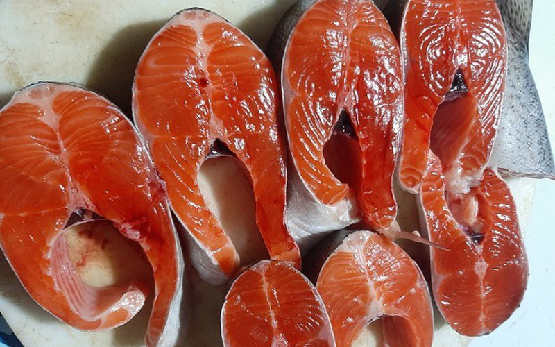Cận Tết, cá hồi Sapa đồng loạt giảm giá xuyên đáy trên chợ mạng, chỉ 125 ngàn đồng/kg