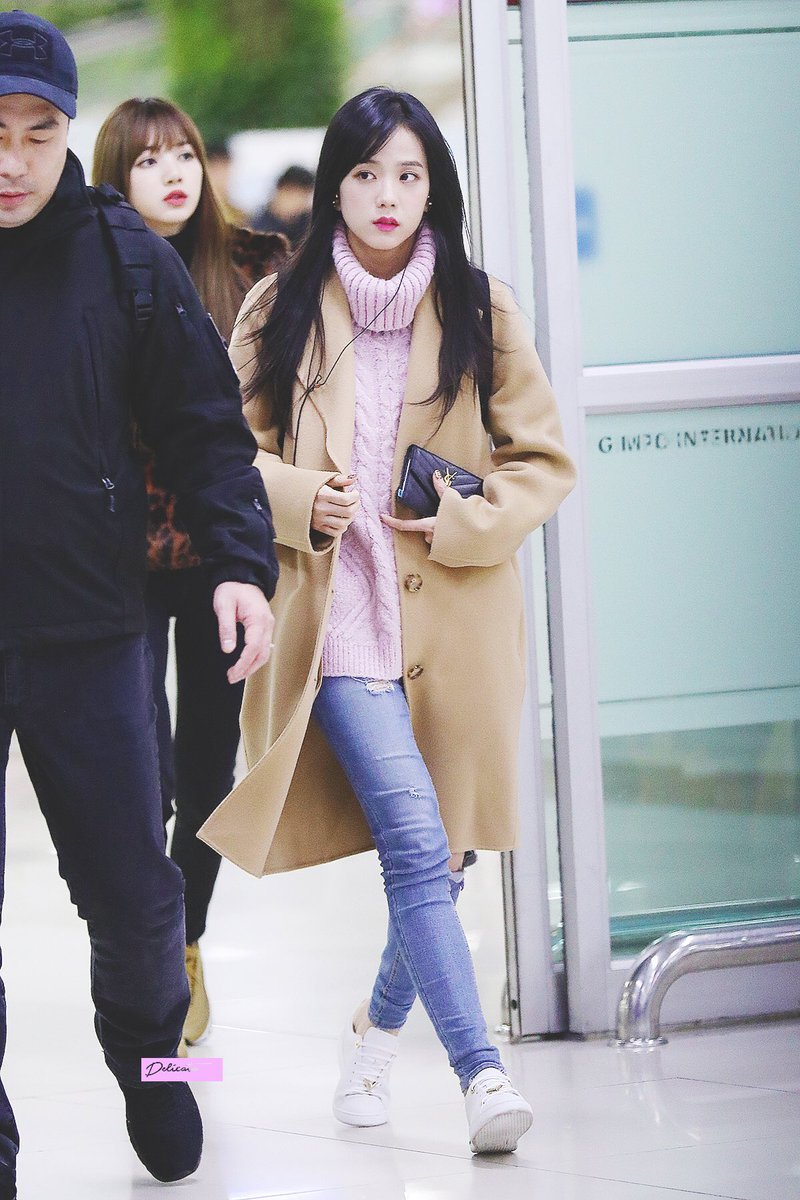 11 outfit dày sụ ấm áp nhưng vẫn giúp hội sao nữ thấp bé cải thiện chiều cao, quá bổ ích để tham khảo trong ngày rét đậm - Ảnh 10. 11 outfit dày sụ ấm áp nhưng vẫn giúp hội sao nữ thấp bé cải thiện chiều cao, quá bổ ích để tham khảo trong ngày rét đậm - Ảnh 10.