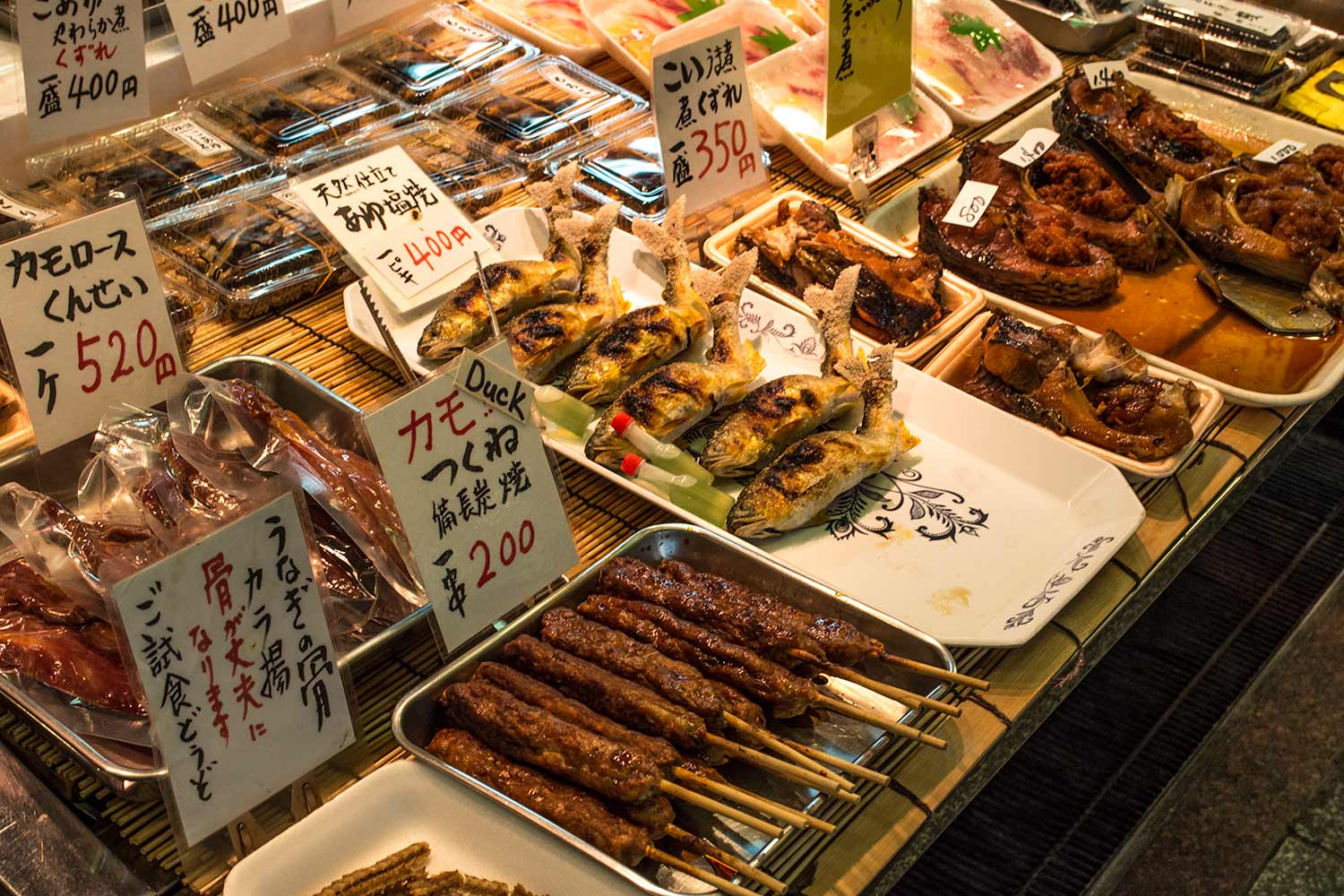 Dạo một vòng quanh khu chợ Nishiki: Thiên đường mua sắm ở Kyoto, Nhật Bản - Ảnh 1.
