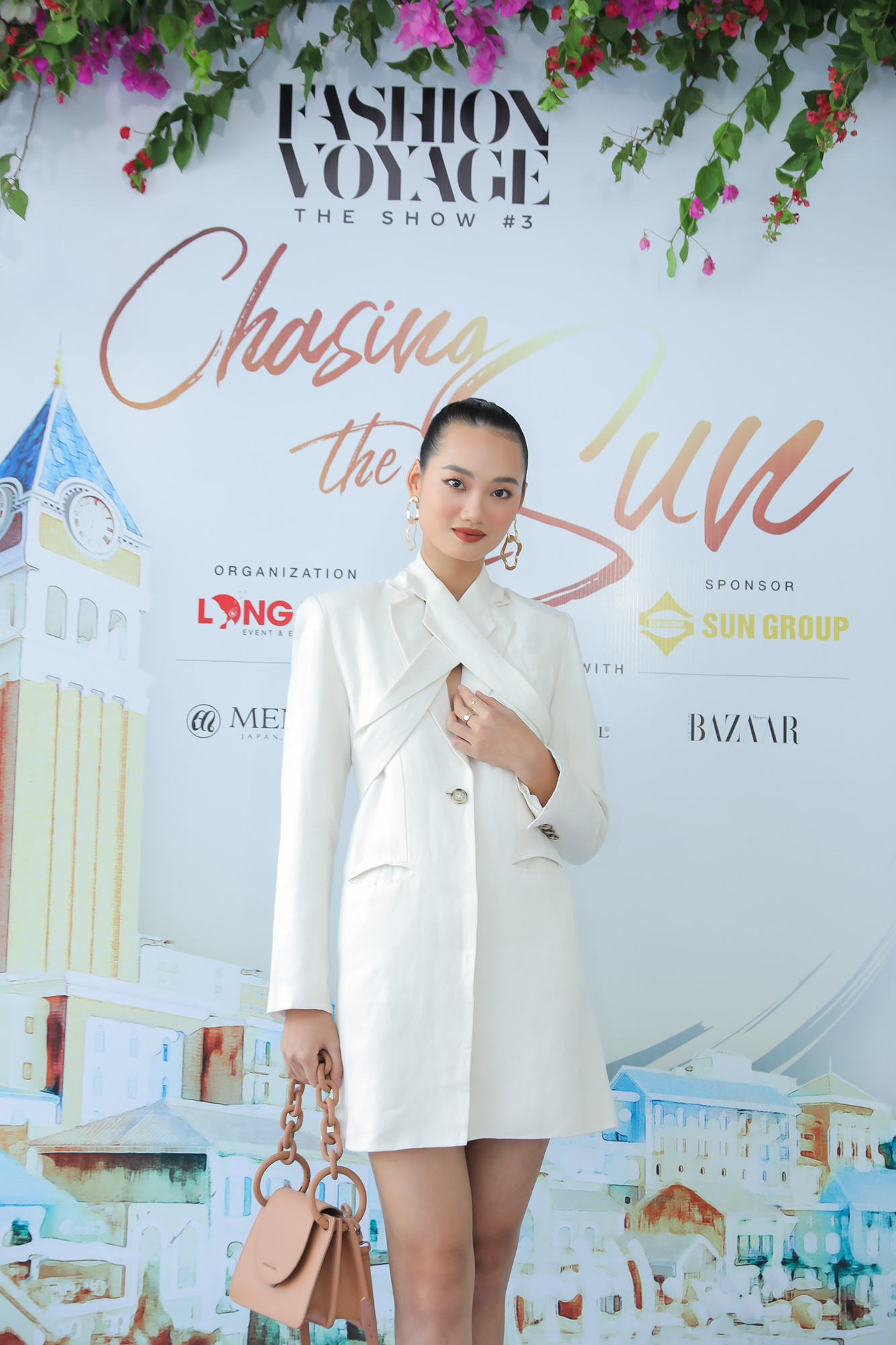 Mix & Phối - Thanh Hằng diện cả cây đồ hiệu, khoe kiểu tóc mới lạ mắt đi dự họp báo thời trang - chanvaydep.net 4 Mix & Phối - Thanh Hằng diện cả cây đồ hiệu, khoe kiểu tóc mới lạ mắt đi dự họp báo thời trang - chanvaydep.net 4