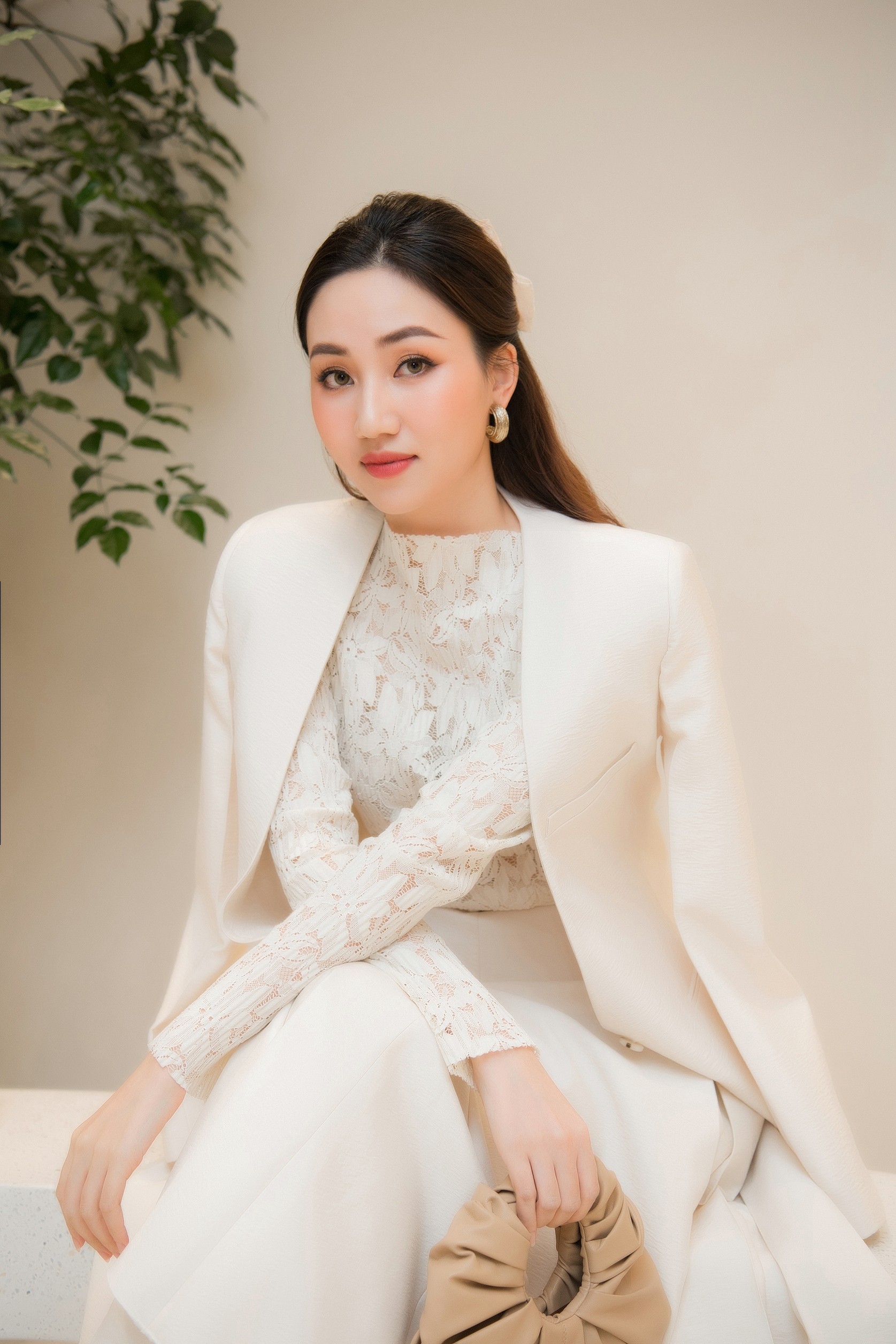 Mix & Phối - Dàn bông Hậu đọ sắc tại sự kiện thời trang: Giữa cái lạnh dưới 10 độ, một mình HH Đỗ Mỹ Linh khoe vai trần gợi cảm quyến rũ nhất "hội chị em" - chanvaydep.net 5 Mix & Phối - Dàn bông Hậu đọ sắc tại sự kiện thời trang: Giữa cái lạnh dưới 10 độ, một mình HH Đỗ Mỹ Linh khoe vai trần gợi cảm quyến rũ nhất "hội chị em" - chanvaydep.net 5