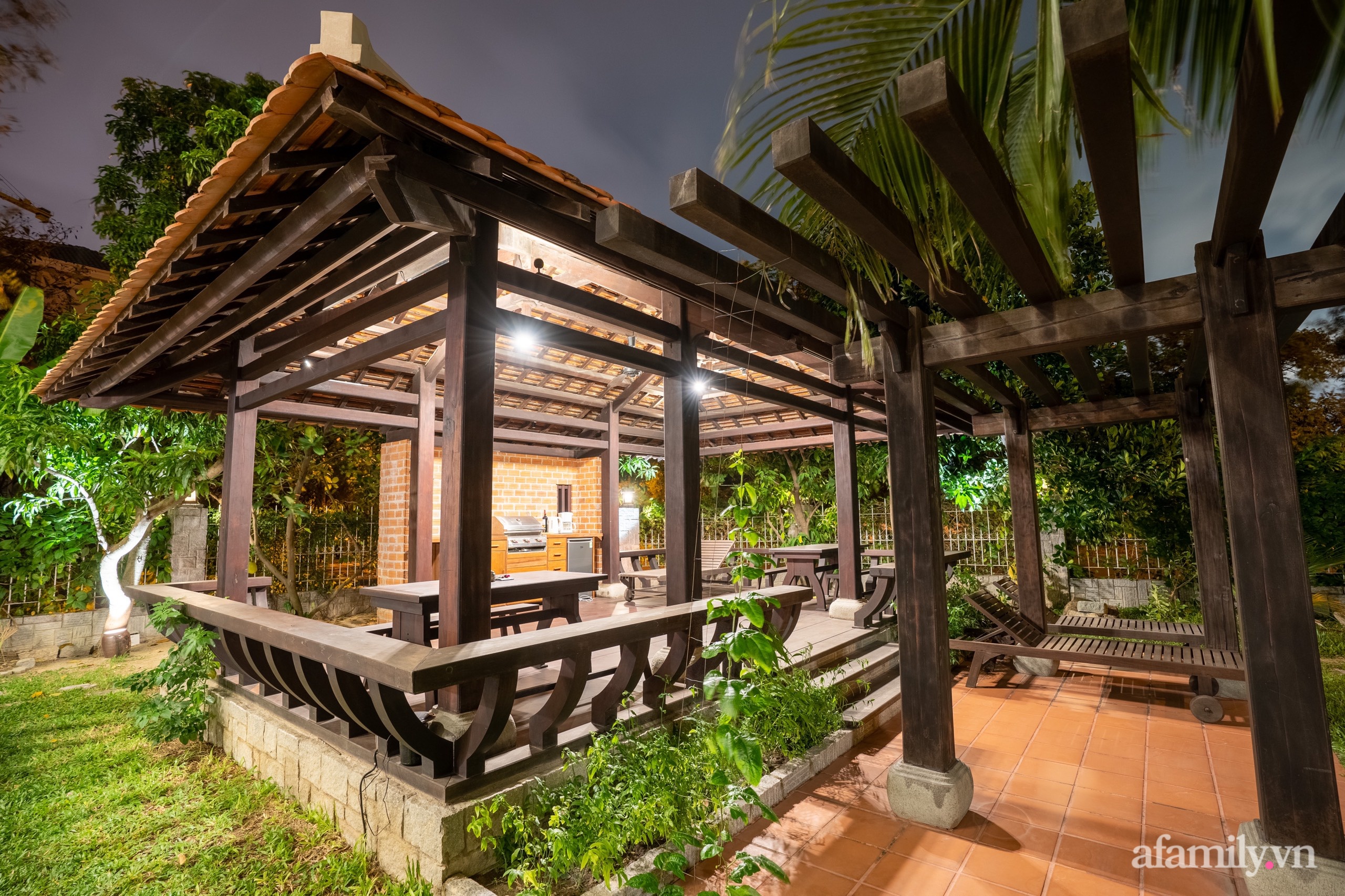Căn nhà vườn xây 10 năm vẫn đẹp hút mắt với nội thất gỗ và cây xanh quanh nhà ở Nha Trang - Ảnh 5.