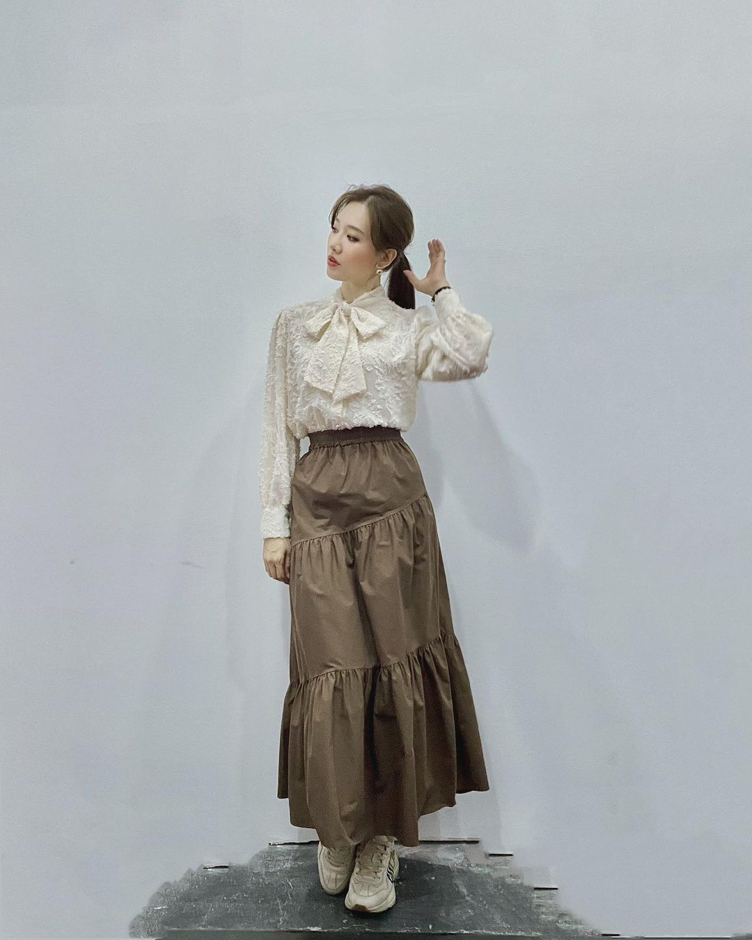 Hari Won bớt diện đồ nhí nhảnh, năng mặc những items đứng dáng là style lập tức thăng cấp ngoạn mục - Ảnh 8. Hari Won bớt diện đồ nhí nhảnh, năng mặc những items đứng dáng là style lập tức thăng cấp ngoạn mục - Ảnh 8.