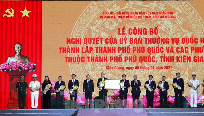 Rực rỡ pháo hoa chào mừng thành phố Phú Quốc - Ảnh 7.