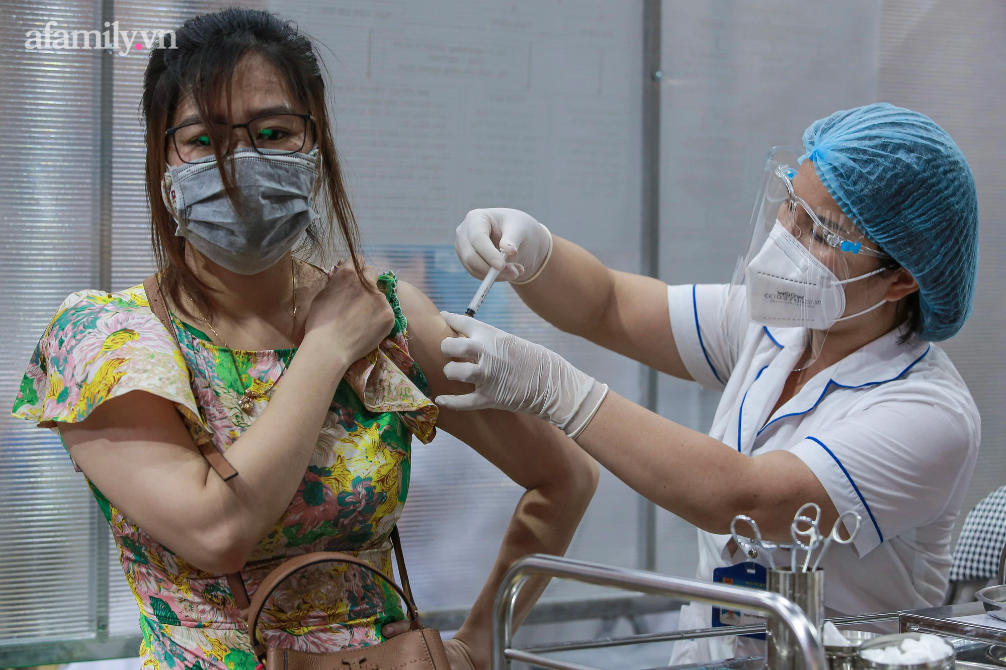 Chuyên gia: Hành khách đi máy bay từ TP.HCM ra Hà Nội phải cách ly tập trung trong khi đã tiêm đủ 2 mũi vaccine là không hợp lý - Ảnh 1.