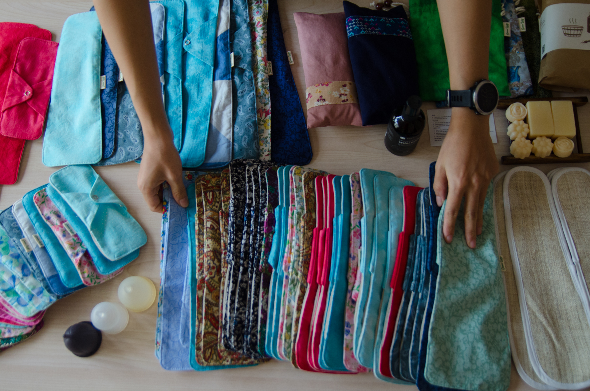 9X học Ngoại Thương khởi nghiệp bằng băng vệ sinh vải, sản phẩm khiến chị em e ngại nhưng lại có nhiều lợi ích bất ngờ - Ảnh 3.