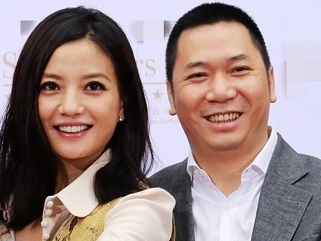 Vợ chồng Triệu Vy bị khởi kiện - cổ phiếu nhiều công ty dưới tên Triệu Vy bị đóng băng - Ảnh 3. Vợ chồng Triệu Vy bị khởi kiện - cổ phiếu nhiều công ty dưới tên Triệu Vy bị đóng băng - Ảnh 3.