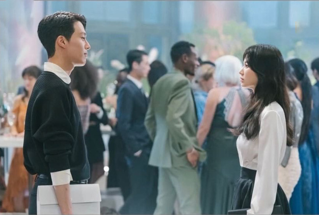 Phim mới của Song Hye Kyo và tình trẻ tung teaser báo hiệu một cuộc tình bi kịch - Ảnh 4.