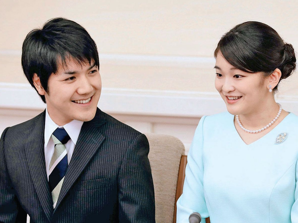 Sau khi bị biểu tình phản đối hôn lễ, Công chúa Nhật Bản chính thức lộ diện, gặp lại vị hôn phu và bất ngờ &quot;gió đổi chiều&quot; - Ảnh 3.