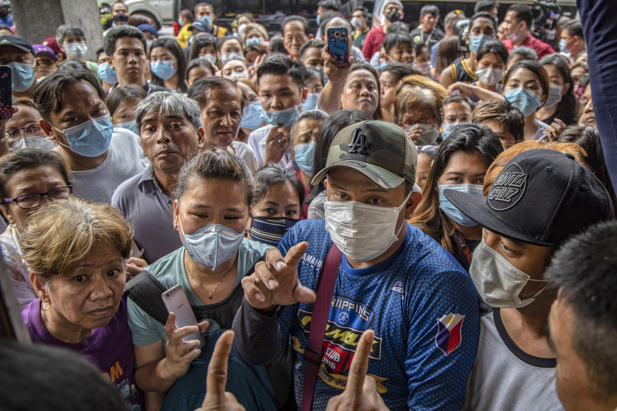 Tổng thống Philippines đề xuất đột nhập vào nhà dân, tiêm lén vaccine COVID-19 khi đang ngủ - Ảnh 6.