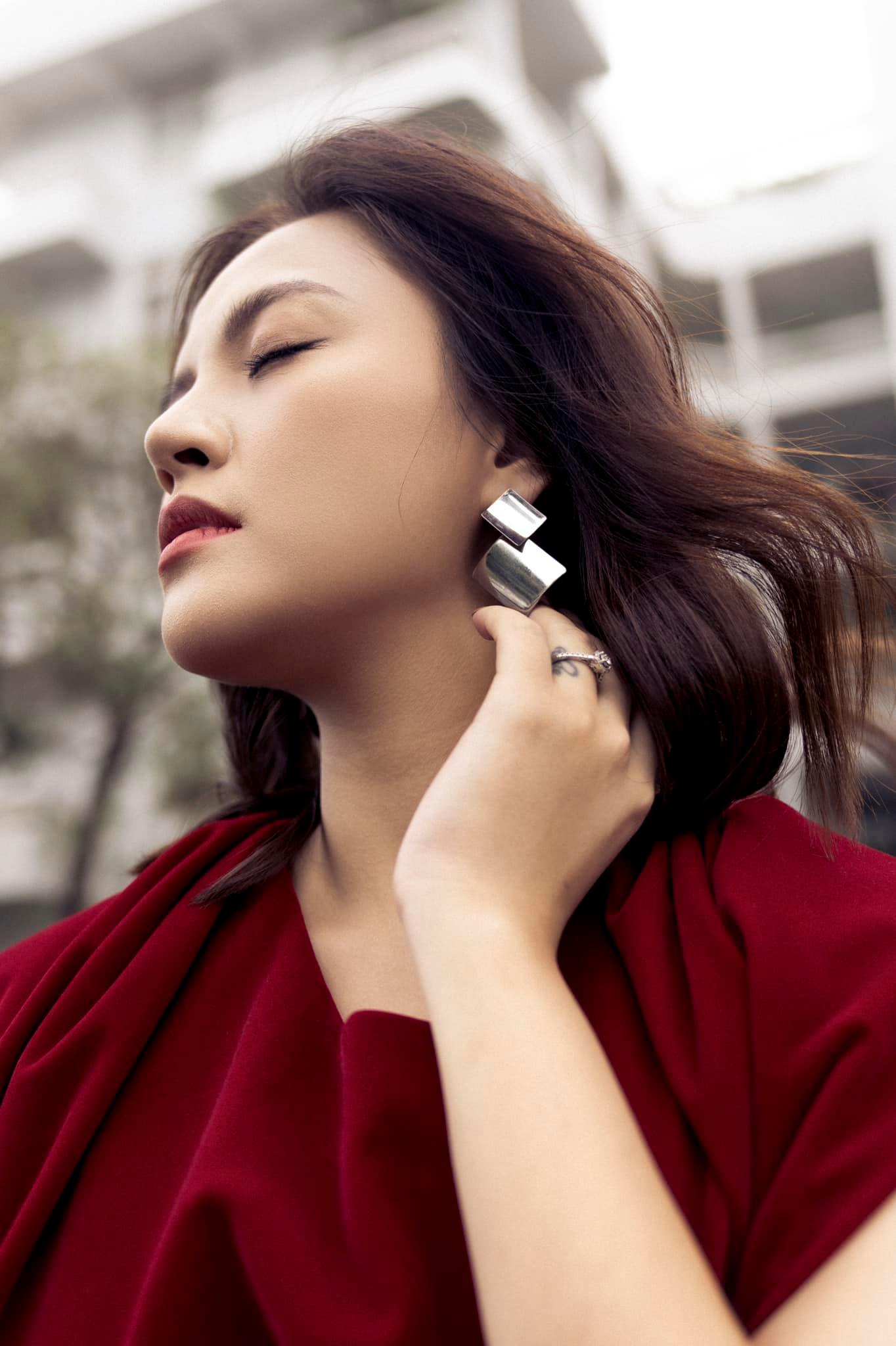 Xả vai Thy trong Hương vị t&igrave;nh th&acirc;n, Thu Quỳnh gợi cảm v&agrave; kh&aacute;c lạ đến kh&ocirc;ng nhận ra - Ảnh 6.