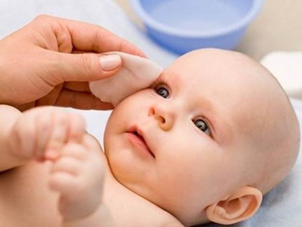 How to care for babies' eyes?  Measures to prevent eye diseases for children - Photo 2.