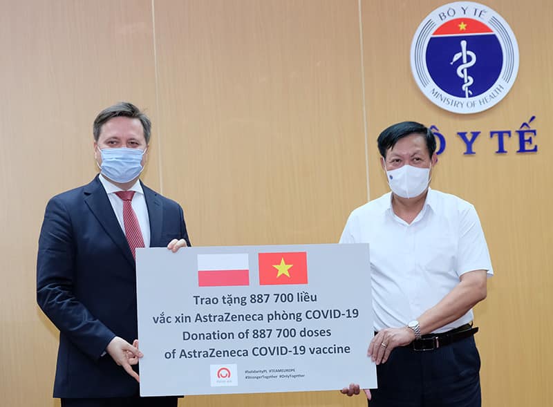 Bộ Y tế tiếp nhận gần 2 triệu liều vaccine AstraZeneca do Ba Lan và Hàn Quốc tài trợ - Ảnh 2.