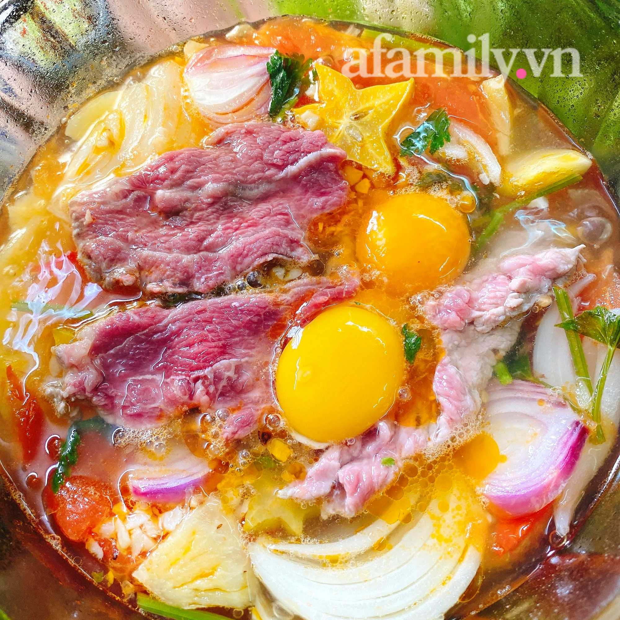 Trời lạnh m&agrave; c&oacute; nồi lẩu b&ograve; nh&uacute;ng giấm n&oacute;ng hổi xu&yacute;t xoa c&ugrave;ng cả nh&agrave; th&igrave; đ&uacute;ng l&agrave; số 1! - Ảnh 12.