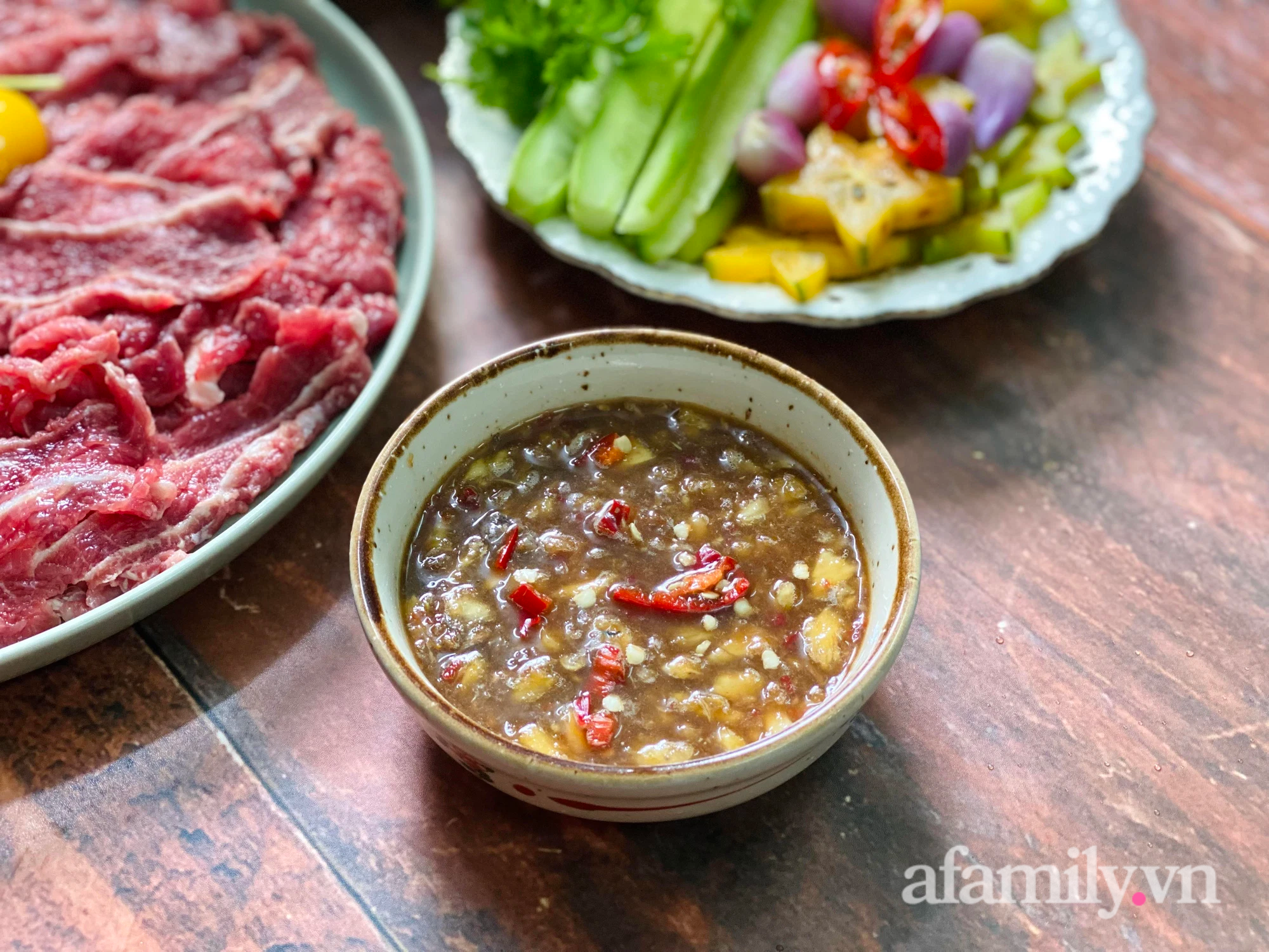 Trời lạnh m&agrave; c&oacute; nồi lẩu b&ograve; nh&uacute;ng giấm n&oacute;ng hổi xu&yacute;t xoa c&ugrave;ng cả nh&agrave; th&igrave; đ&uacute;ng l&agrave; số 1! - Ảnh 8.