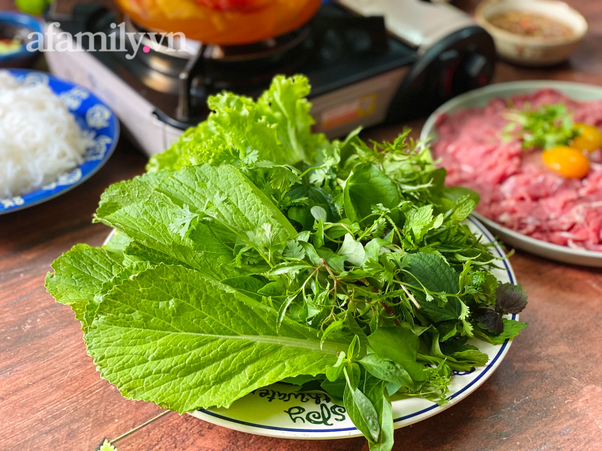 Trời lạnh m&agrave; c&oacute; nồi lẩu b&ograve; nh&uacute;ng giấm n&oacute;ng hổi xu&yacute;t xoa c&ugrave;ng cả nh&agrave; th&igrave; đ&uacute;ng l&agrave; số 1! - Ảnh 4.