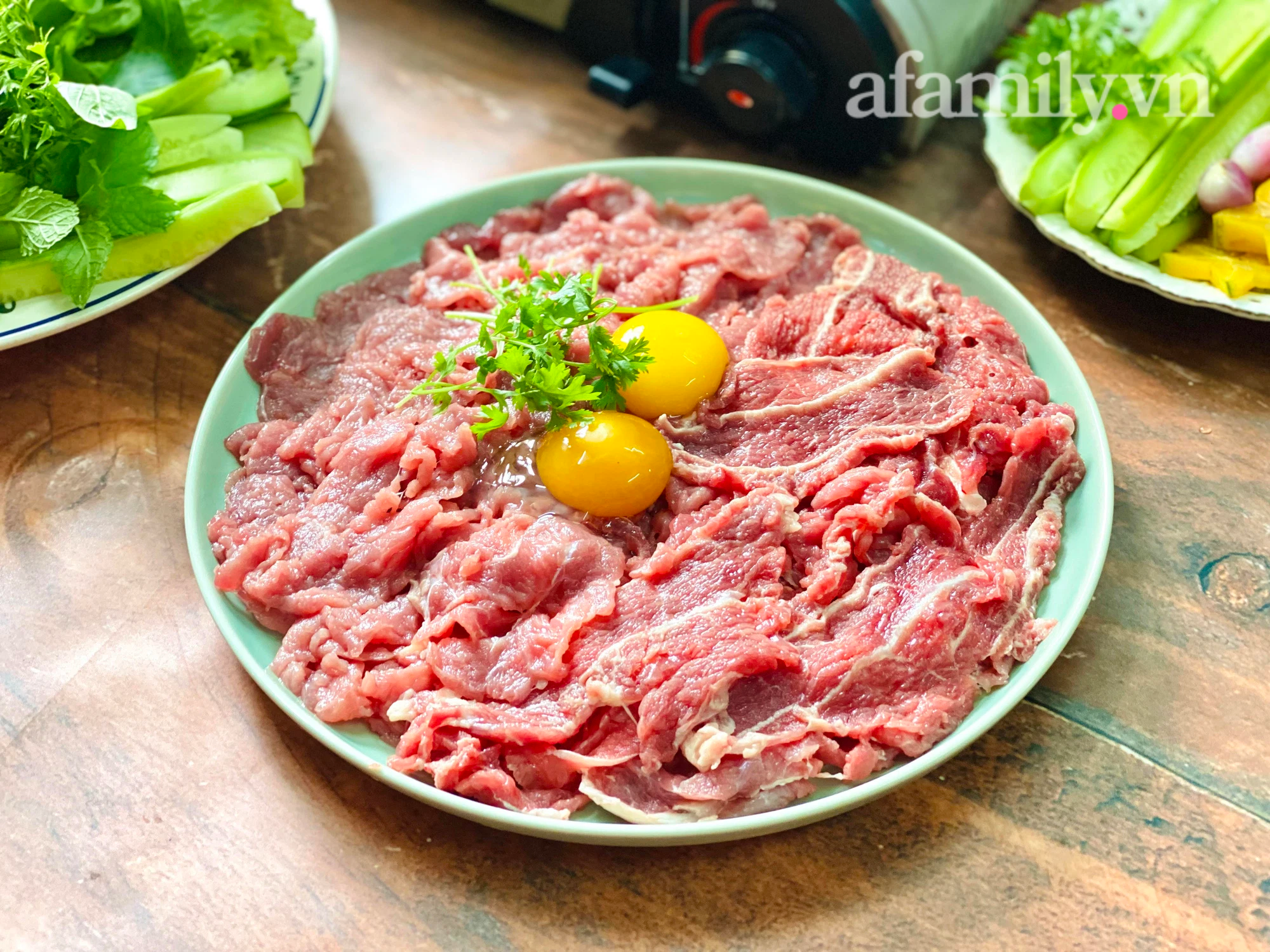 Trời lạnh m&agrave; c&oacute; nồi lẩu b&ograve; nh&uacute;ng giấm n&oacute;ng hổi xu&yacute;t xoa c&ugrave;ng cả nh&agrave; th&igrave; đ&uacute;ng l&agrave; số 1! - Ảnh 3.