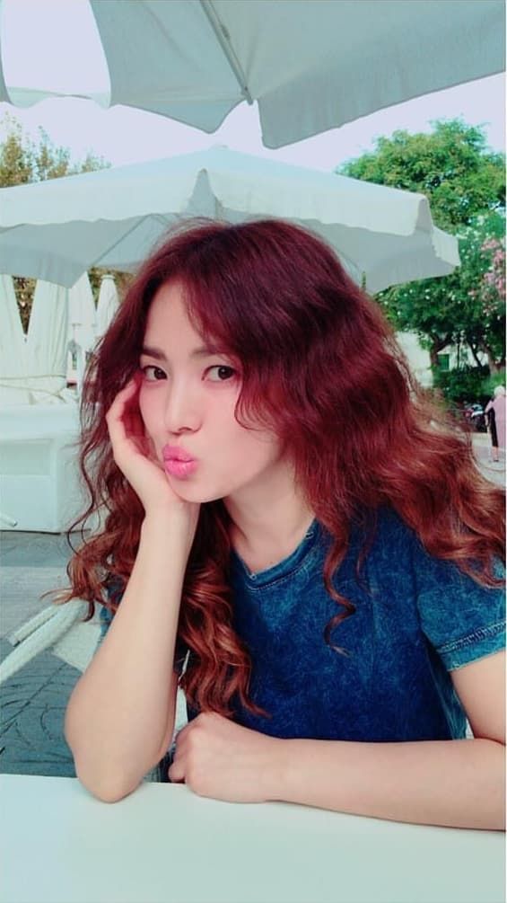 Sao Hàn nhuộm tóc đỏ: Nayeon (TWICE) đẹp xuất sắc, Song Hye Kyo nhìn không hợp lắm - Ảnh 7.