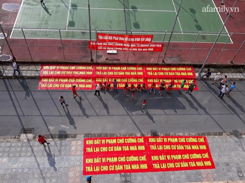 Băng r&ocirc;n từng "phủ k&iacute;n" v&igrave; những bức x&uacute;c của người d&acirc;n