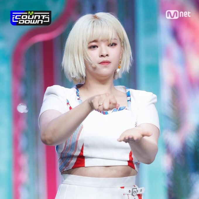 Mỹ nhân Twice bị stylist ghét bỏ, luôn mặc xấu nhất nhóm nhưng sự thật phía sau khiến ai cũng xót xa - Ảnh 3. Mỹ nhân Twice bị stylist ghét bỏ, luôn mặc xấu nhất nhóm nhưng sự thật phía sau khiến ai cũng xót xa - Ảnh 3.