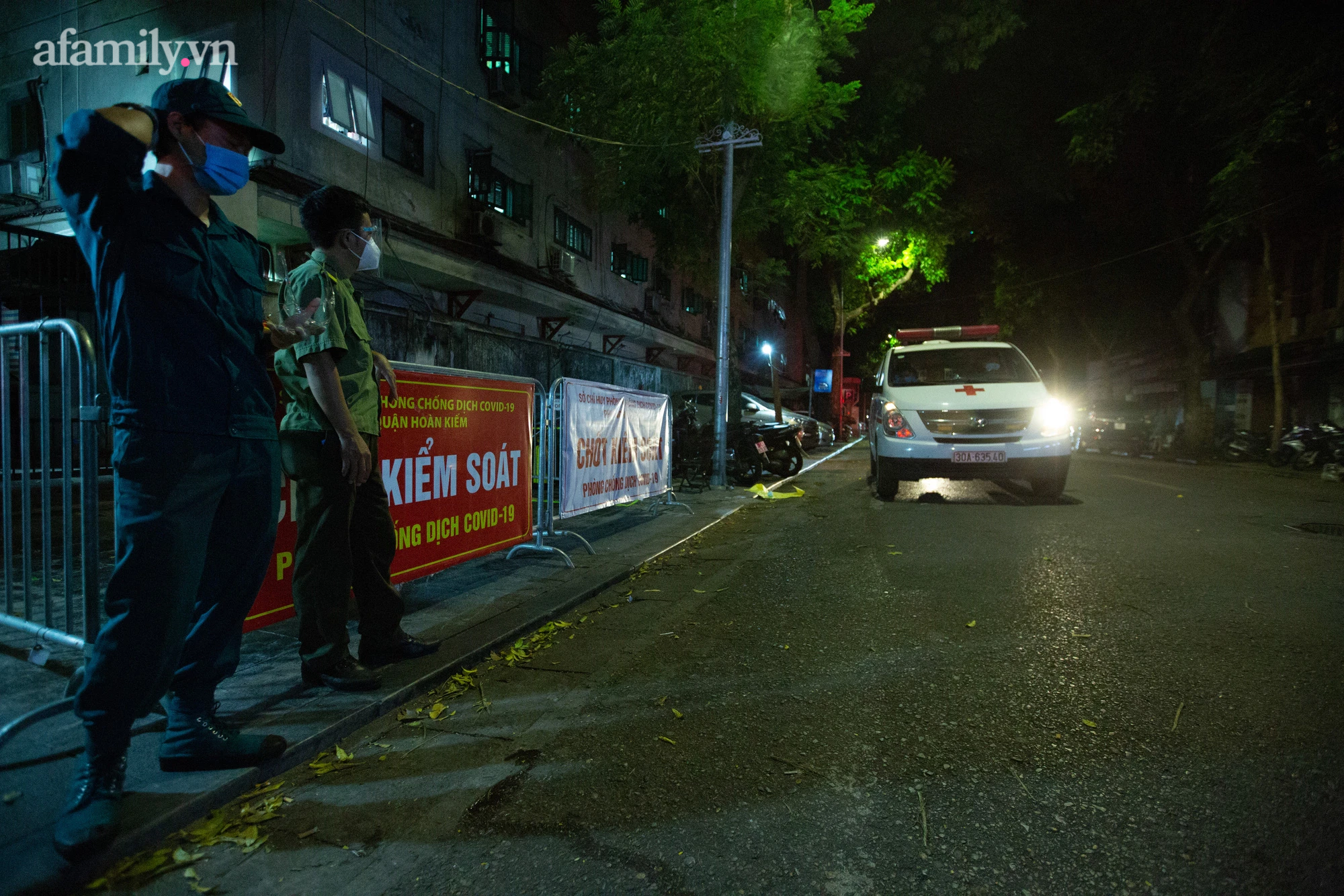Hà Nội cách ly y tế thêm 4 tuyến phố gần Bệnh viện Việt Đức - Ảnh 3.