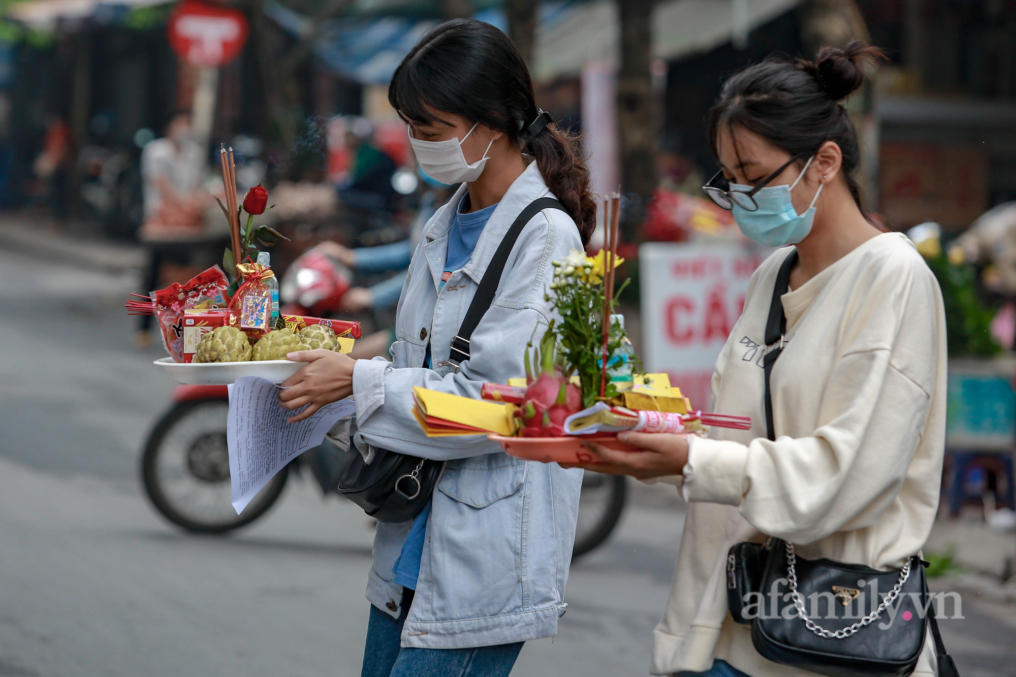 Giới trẻ đổ xô về chùa Hà cầu tình duyên mong ước sớm tìm được ý trung nhân trong ngày 20/10 - Ảnh 4.