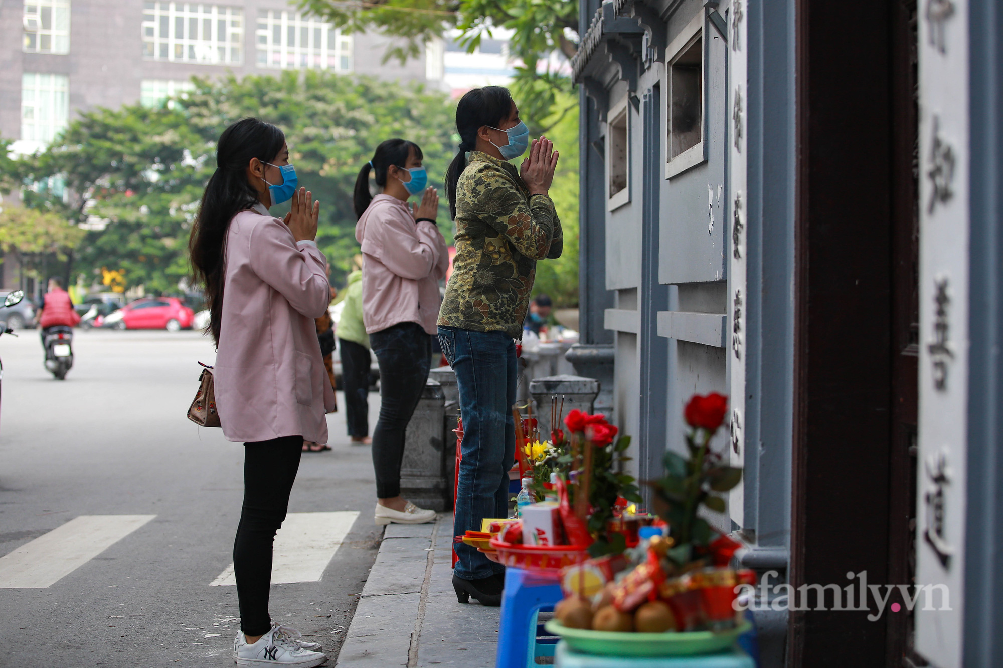 Giới trẻ đổ xô về chùa Hà cầu tình duyên mong ước sớm tìm được ý trung nhân trong ngày 20/10 - Ảnh 8.