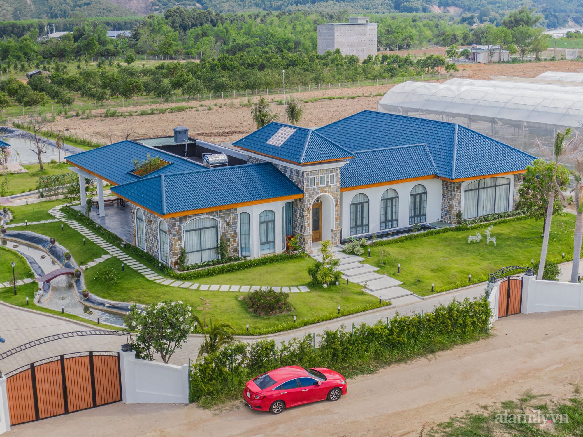 &quot;Lác mắt&quot; với biệt thự sinh thái rộng 3.000m² ở Khánh Hòa, có gì mà khiến CĐM ví von như &quot;cung điện của hoàng gia&quot; - Ảnh 2.