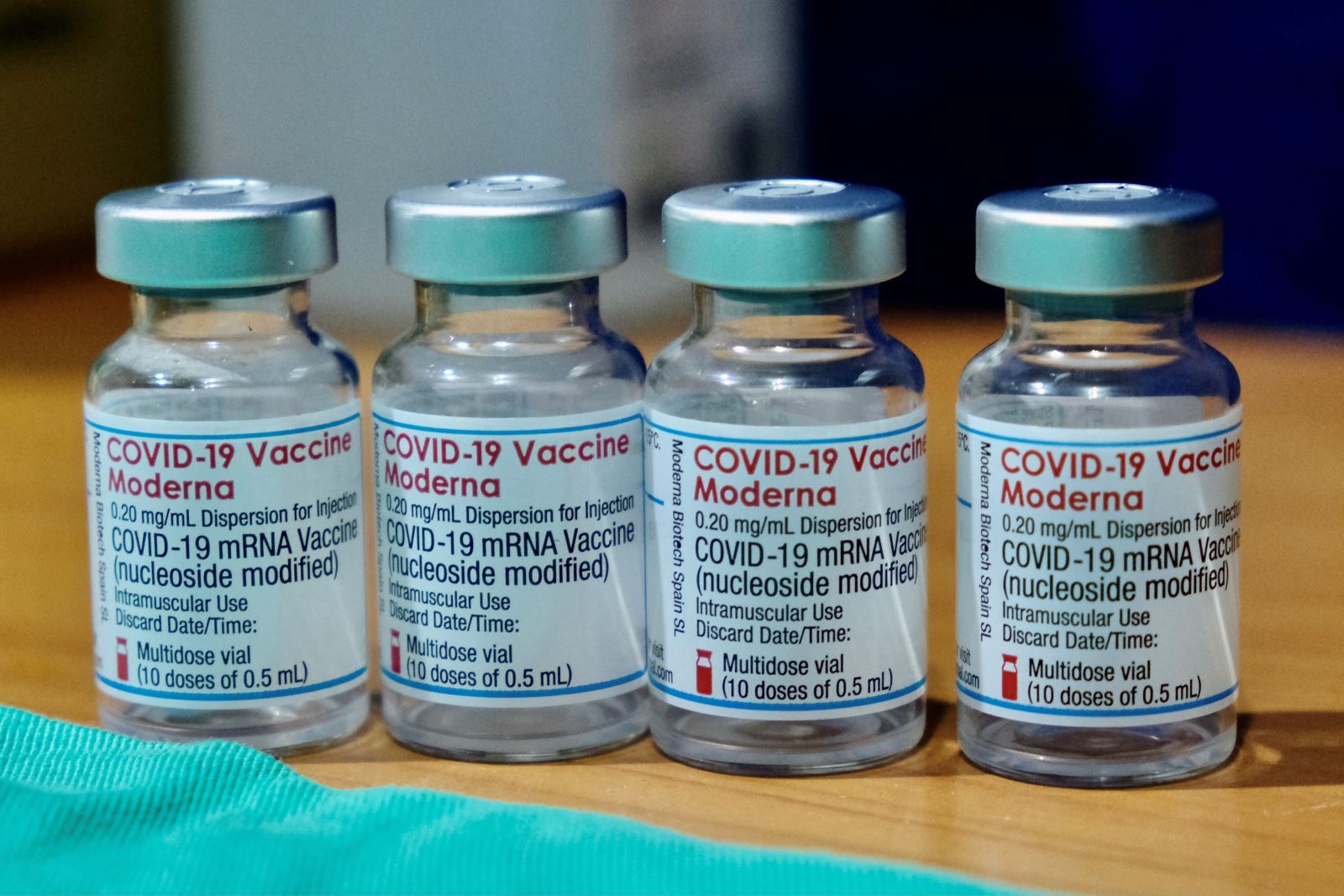 CDC Mỹ khuyến nghị về tiêm mũi tăng cường đối với vaccine của Moderna, Johnson & Johnson - Ảnh 1.