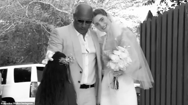 Hình ảnh xúc động trong đám cưới con gái Paul Walker: Dàn sao &quot;Fast & Furious&quot; tề tựu, tài tử Vin Diesel thay người bạn quá cố làm điều này - Ảnh 3.
