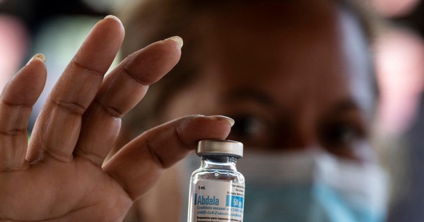 Tiêm 3 liều vắc xin Abdala cho người từ 19-65 tuổi - Ảnh 1.