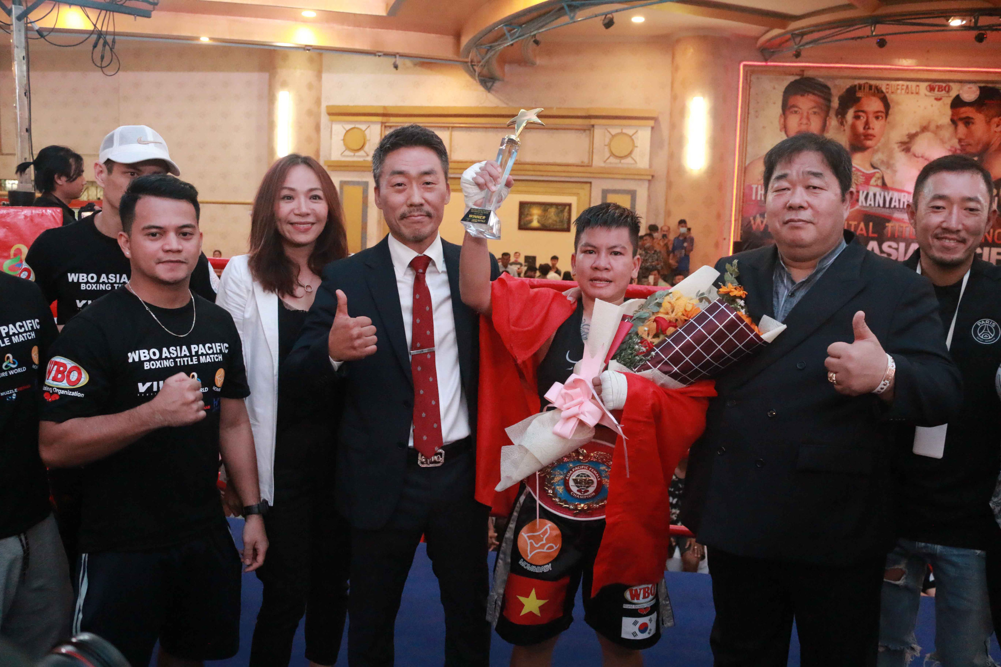 Võ sĩ Nguyễn Thị Thu Nhi giành đai WBO thế giới, lập chiến tích lịch sử - Ảnh 1.
