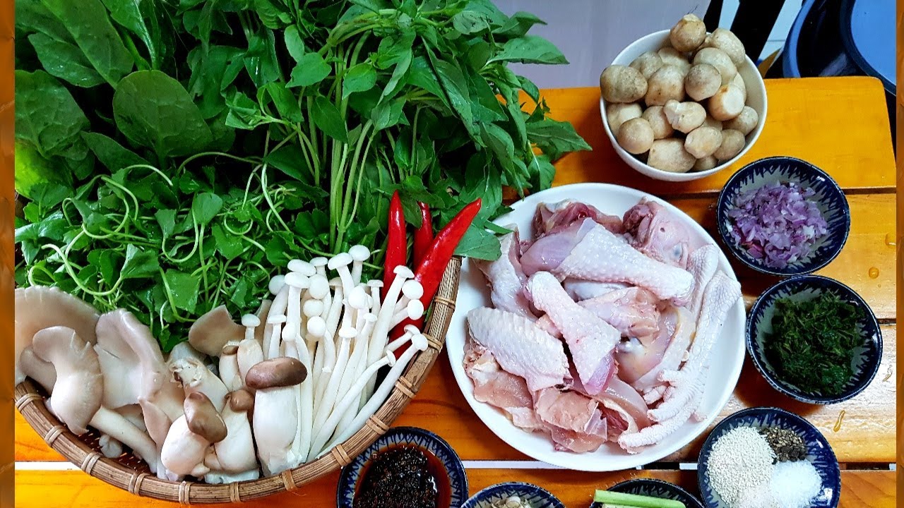 Lẩu gà lá é, món ngon "sốt" chợ mạng những ngày chớm đông, tiểu thương bán ngày 50 nồi lẩu - Ảnh 1. Lẩu gà lá é, món ngon "sốt" chợ mạng những ngày chớm đông, tiểu thương bán ngày 50 nồi lẩu - Ảnh 1.