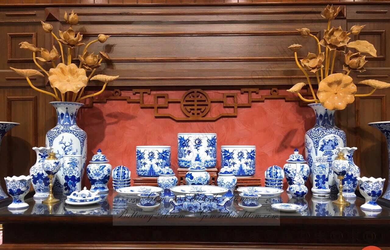 Lạ lùng những sao Việt mê gốm sứ thi nhau sưu tầm những món đồ có hoa văn "bàn thờ": Là xu hướng nhất thời hay thể hiện đẳng cấp? - Ảnh 1. Lạ lùng những sao Việt mê gốm sứ thi nhau sưu tầm những món đồ có hoa văn "bàn thờ": Là xu hướng nhất thời hay thể hiện đẳng cấp? - Ảnh 1.