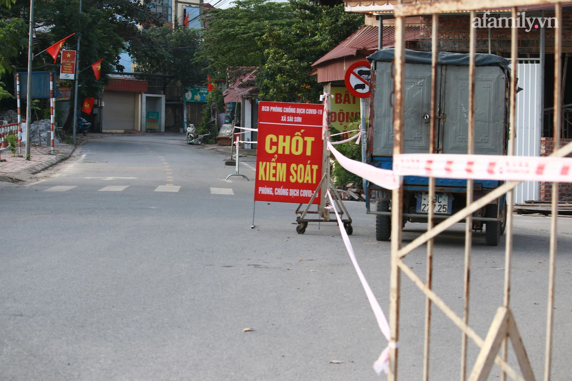 Chốt chặn tại khu vực có ca dương tính tại huyện Quốc Oai, Hà Nộ