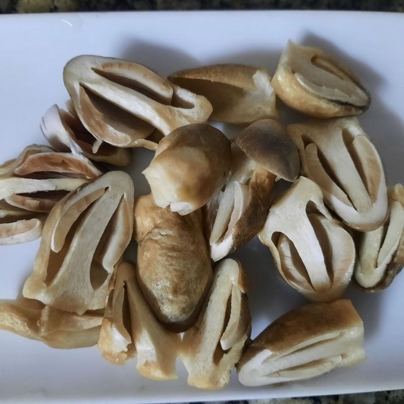 Nhìn qua tưởng bát thịt kho nhưng đây lại là món ăn thuần chay vừa ngon vừa bổ - Ảnh 3. Nhìn qua tưởng bát thịt kho nhưng đây lại là món ăn thuần chay vừa ngon vừa bổ - Ảnh 3.