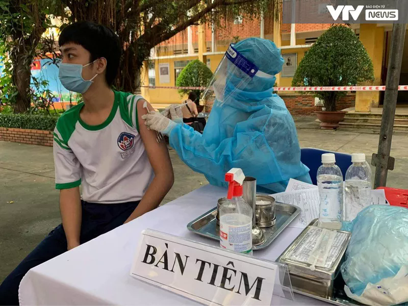 Đại diện WHO nói gì về chiến lược tiêm vaccine COVID-19 cho trẻ em của Việt Nam? - Ảnh 1.
