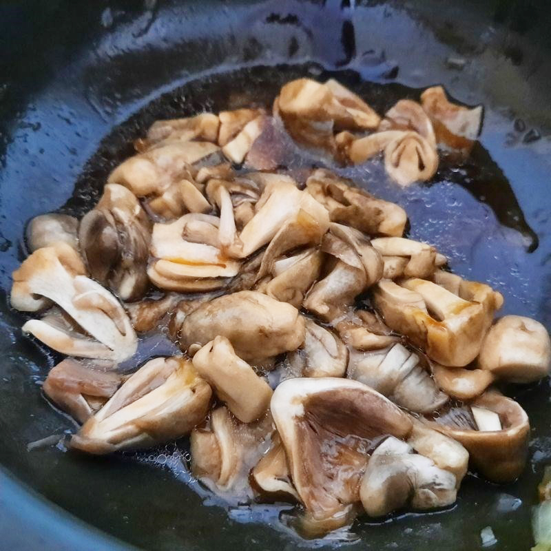 Nhìn qua tưởng bát thịt kho nhưng đây lại là món ăn thuần chay vừa ngon vừa bổ - Ảnh 6. Nhìn qua tưởng bát thịt kho nhưng đây lại là món ăn thuần chay vừa ngon vừa bổ - Ảnh 6.