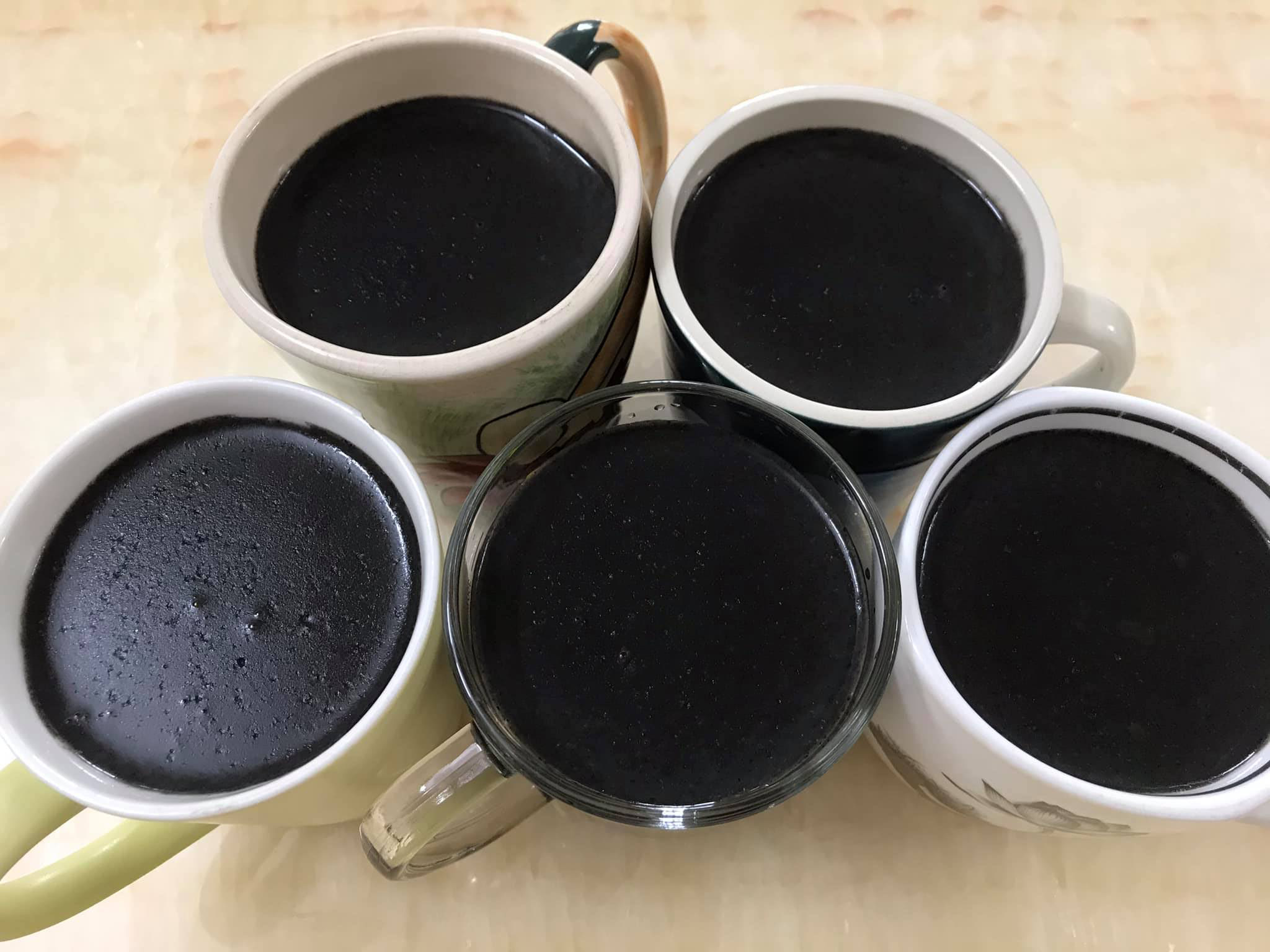 Mái tóc đen bóng không một sợi bạc ở tuổi U60: Hơn một thập kỷ dưỡng tóc với "thần dược" tự nhiên mua ngay ngoài chợ - Ảnh 8.