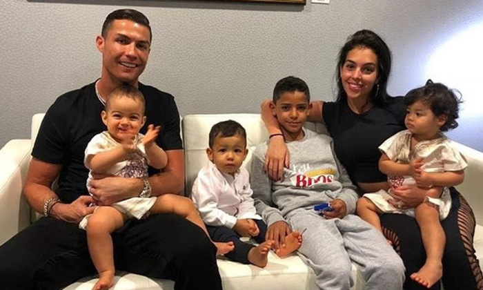 HOT: Ronaldo thông báo bạn gái Georgina đang mang song thai, MXH lập tức nổ tung - Ảnh 3.