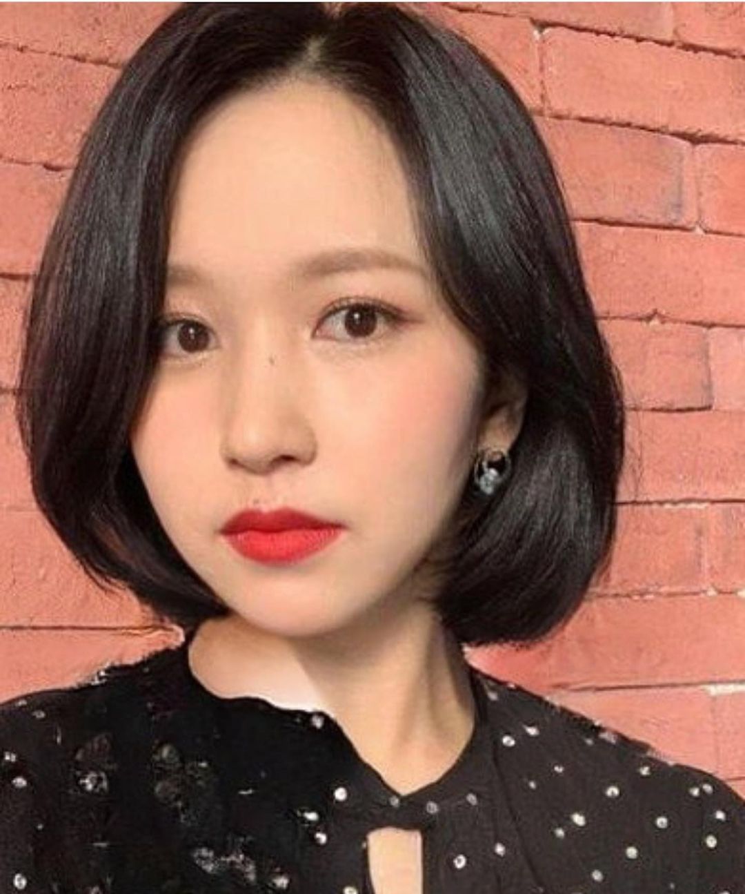 Mấy nàng TWICE nhìn "già đau già đớn" khi để một kiểu tóc ngắn, visual đỉnh như Sana và Mina cũng không cân được - Ảnh 4.