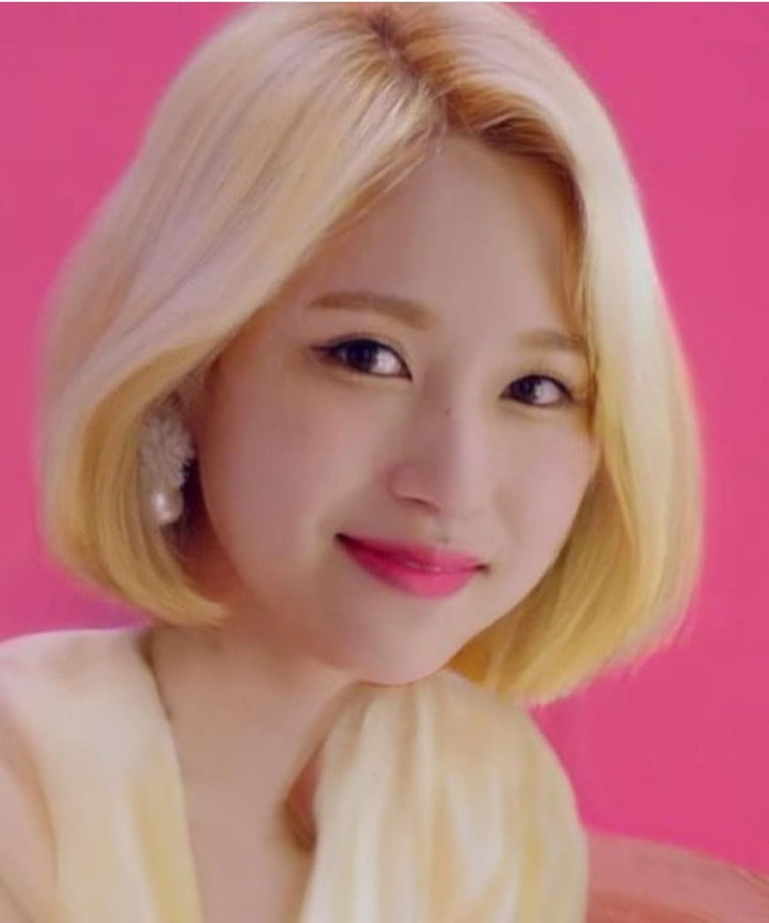 Mấy nàng TWICE nhìn "già đau già đớn" khi để một kiểu tóc ngắn, visual đỉnh như Sana và Mina cũng không cân được - Ảnh 5.