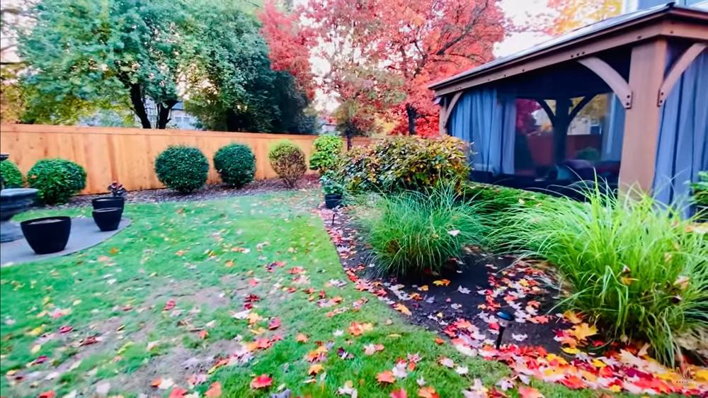 Ca sỹ Mạnh Quỳnh hé lộ không gian sống tại Mỹ: Nhà rộng, khuôn viên vườn thay lá vàng đẹp như một bức tranh - Ảnh 6.
